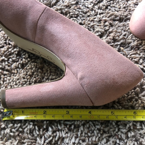 JESSICA SIMPSONS pink suede heels - Picture 6 of 6
